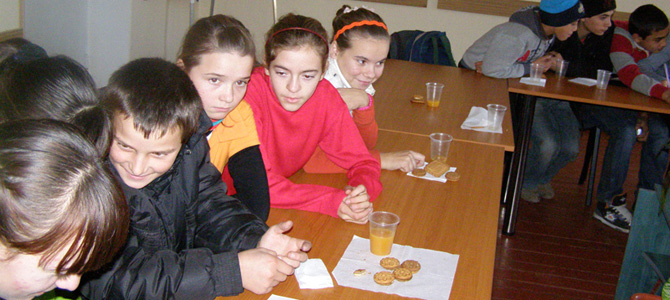 Critical thinking course – a new challenge for Democracy Club members in Zirnesti