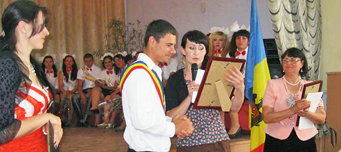 The last day of school brings joy to children from rural areas